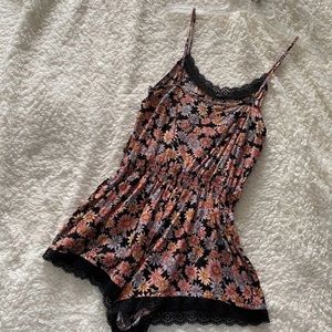 Forever 21 Floral Romper Size Small Pink
